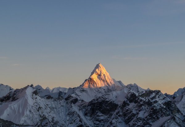 depositphotos_38940101-stock-photo-everest.jpg