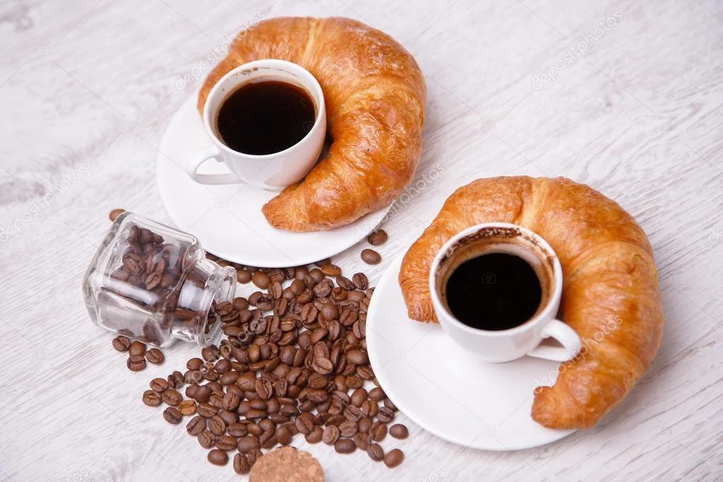 depositphotos_40624047-stock-photo-two-coffees-and-two-croissants.webp