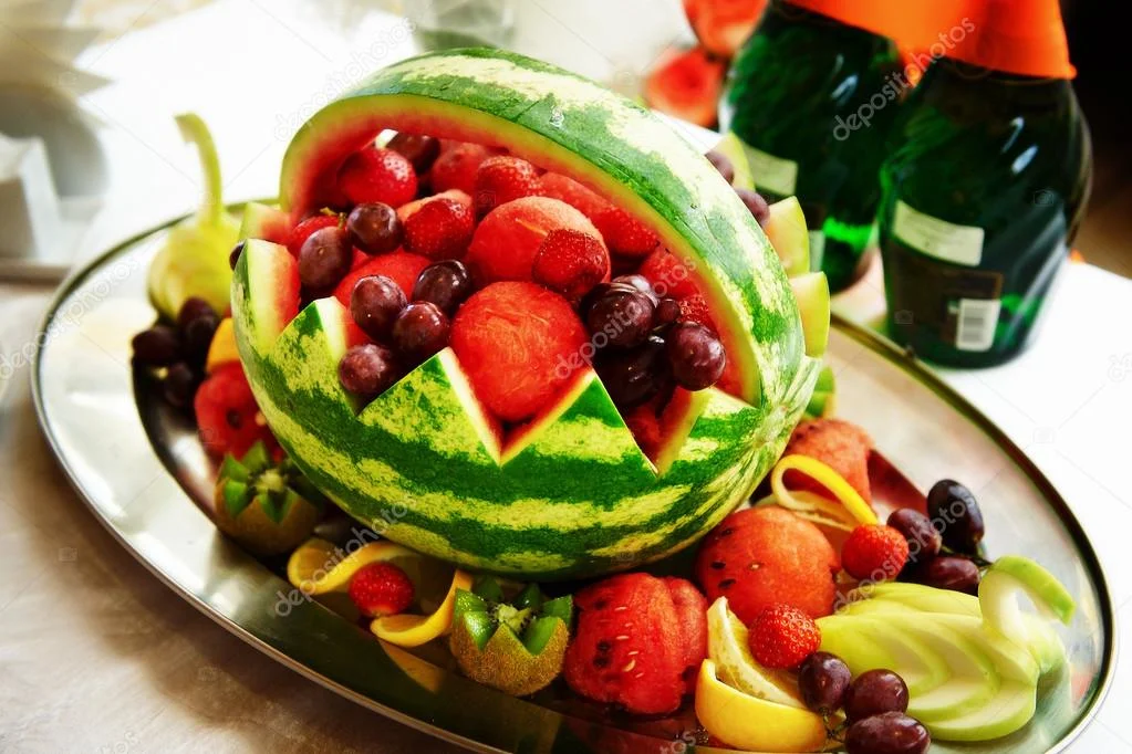 depositphotos_41223539-stock-photo-fruit-platter-with-watermelon.webp