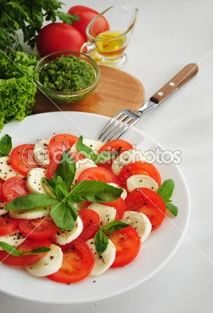 depositphotos_48774897-Caprese-salad-with-mozarella-cheese-tomatoes-and-basil.webp