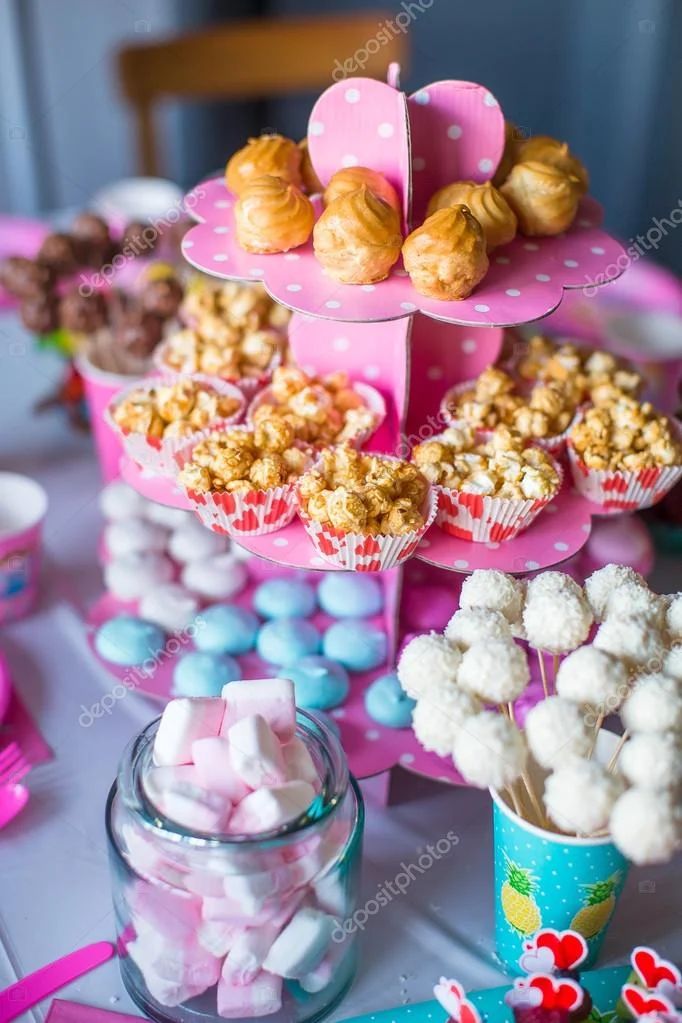 depositphotos_53956645-stock-photo-marshmallow-sweet-colored-meringues-popcorn.webp