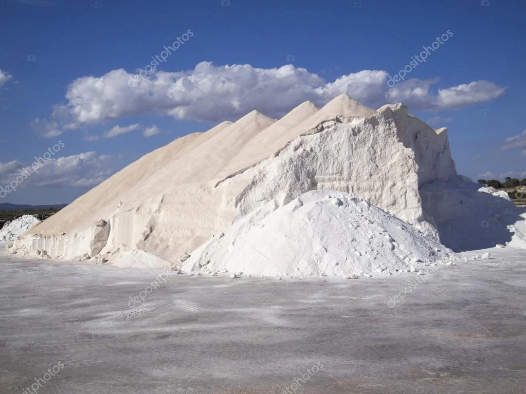 depositphotos_57391131-stock-photo-mountain-of-salt.webp
