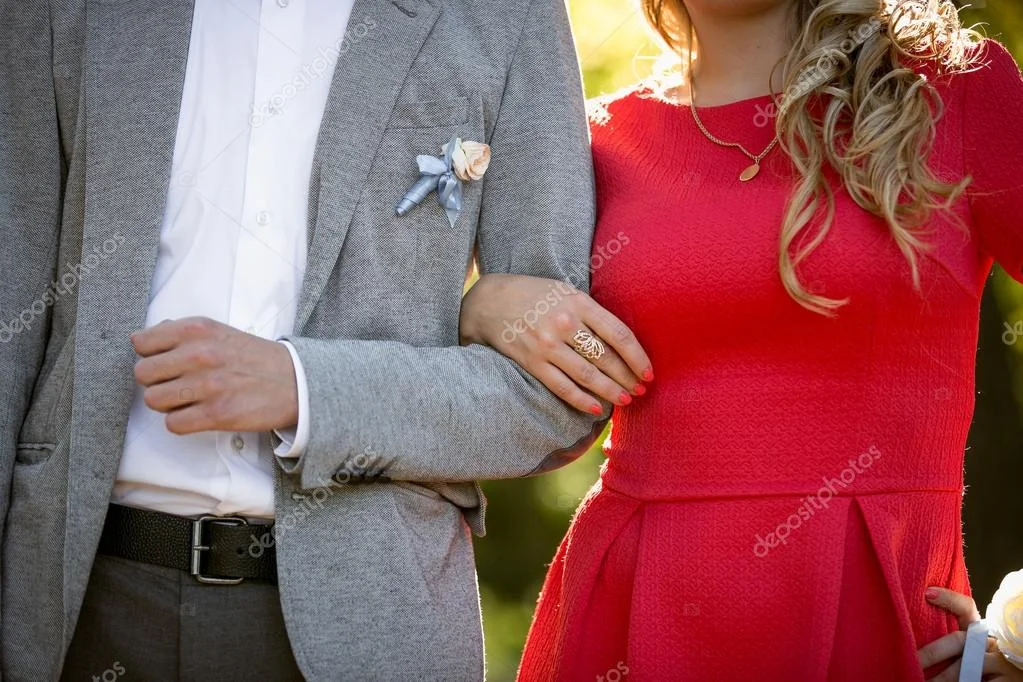 depositphotos_57590765-stock-photo-young-woman-holding-boyfriends-arm.webp