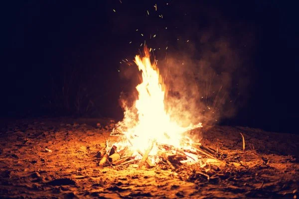 depositphotos_62857879-stock-photo-bonfire.webp