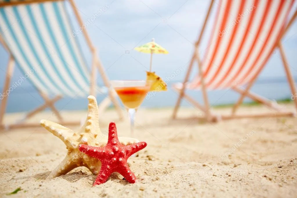 depositphotos_76982281-stock-photo-sea-stars-cocktail-and-deckchairs.jpg