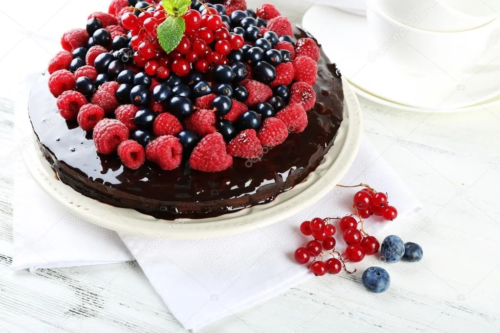 depositphotos_84393174-stock-photo-delicious-chocolate-cake-with-summer.webp