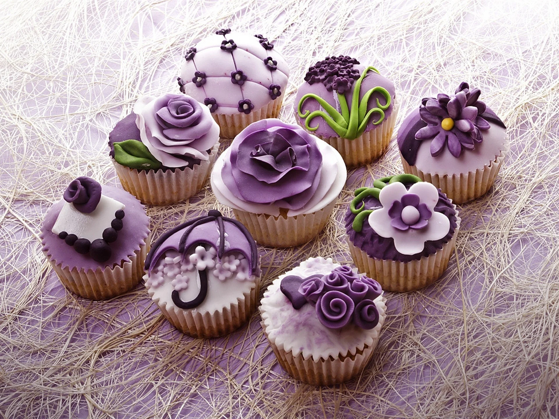Dessert-cake-food-cream-cupcakes_1920x1440.webp