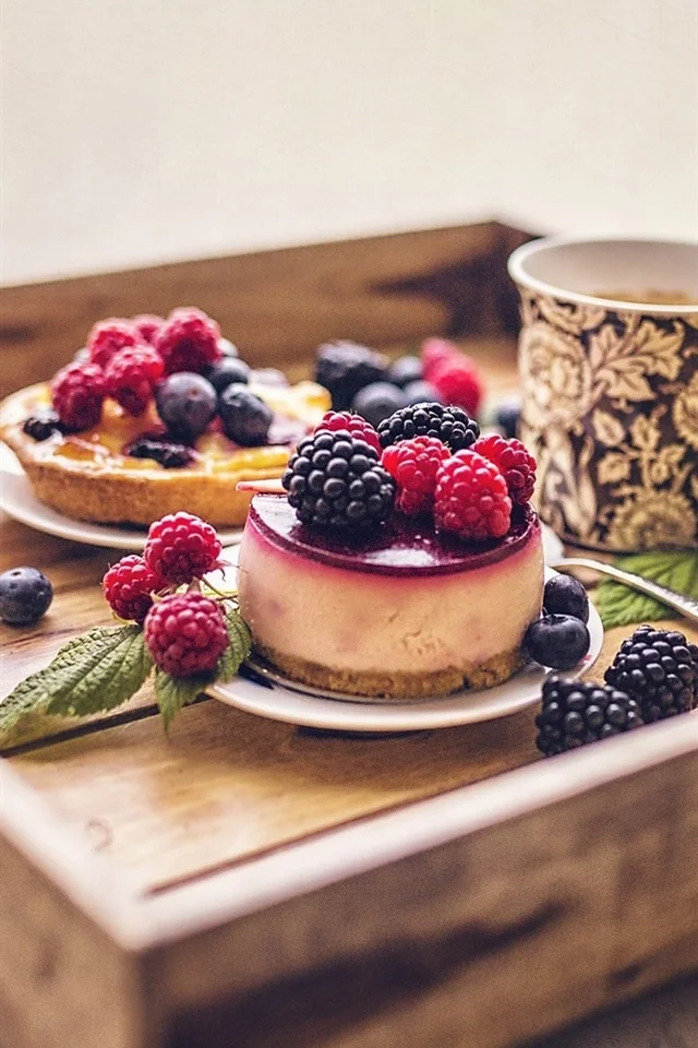 Dessert-cakes-berries-coffee_iphone_640x960.jpg