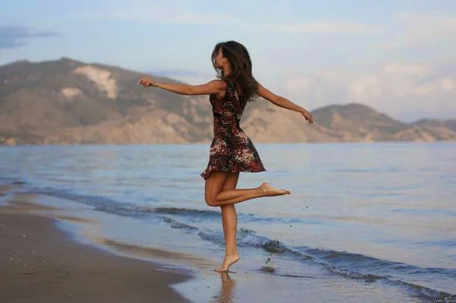 девушка   которая любит море.webp