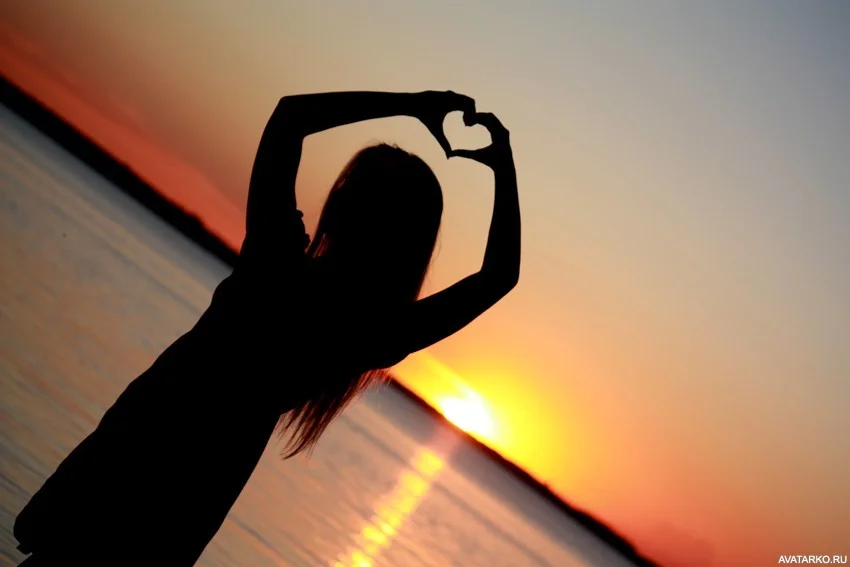 devushka_siluet_serdce_11840.webp