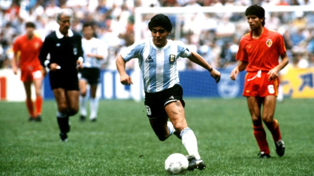 diego-maradona-kapitan-sbornoy-argentiny-1024x576.webp