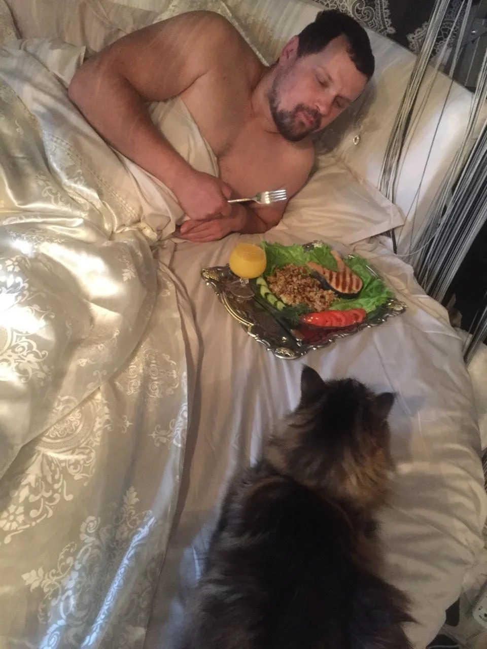 дима ужинает).webp