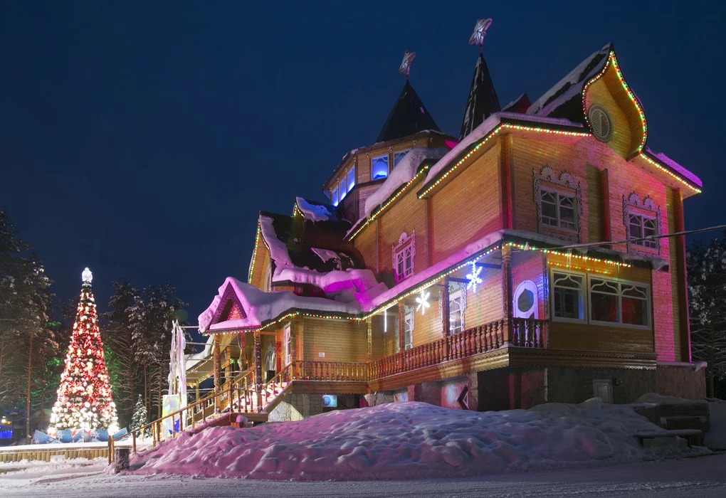 дом зимк подсветка.webp