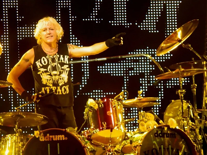 Джеймс Коттак 1.webp