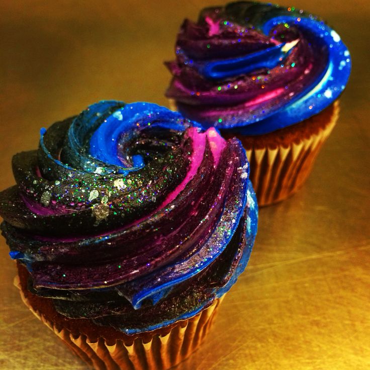 eca1cdb8966587882cec80e4e6637e5a--galaxy-cupcakes-galaxy-cake.jpg