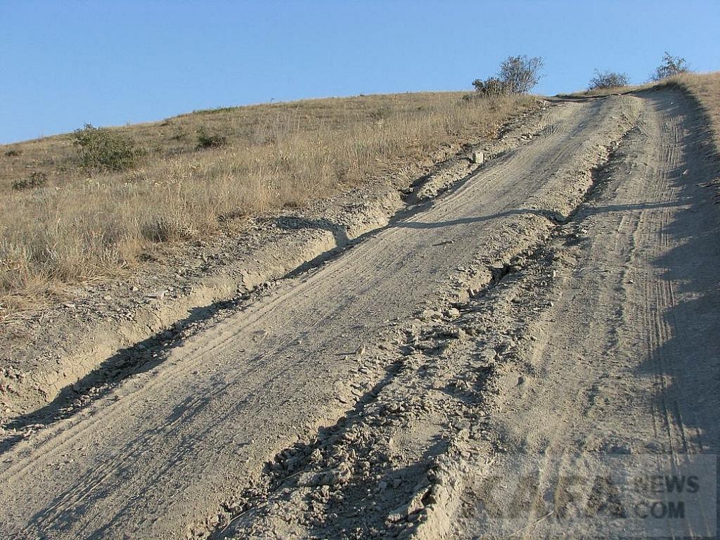 ekologi-ne-kontroliruyut-tikhuyu-bukhtu-video_novaya-doroga-na-pereval-ot-koshar_3_2019-04-7-...jpeg