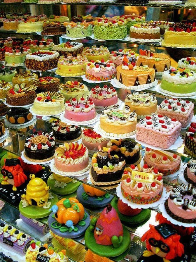 f5a8fdfeef6665c61e62a15bb6d88703--miniature-food-amazing-cakes.webp