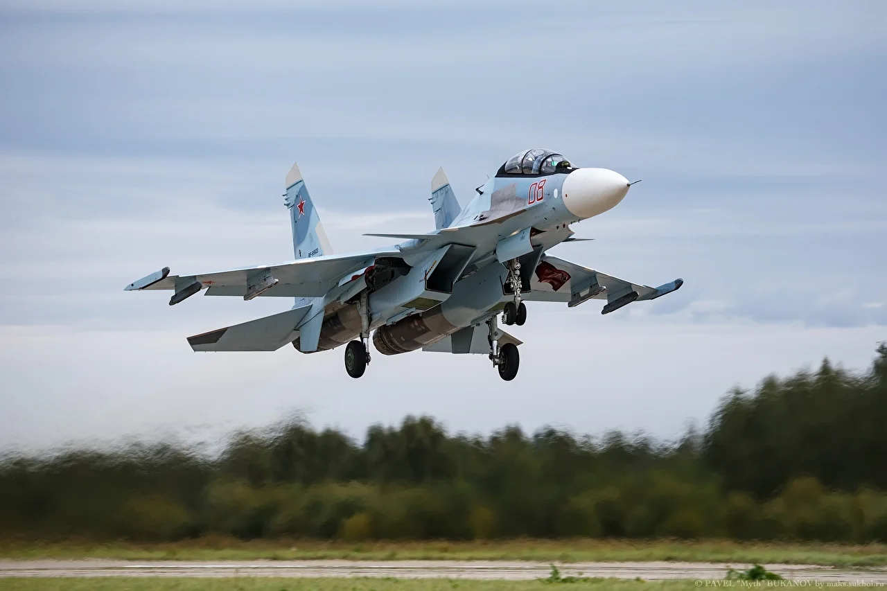 Fighter_Airplane_Sukhoi_Su-30_SM_Takeoff_Flight_533355_1280x853.webp