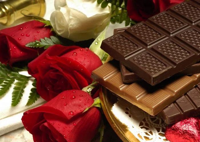 flowers-and-chocolate3.webp