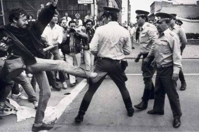 Фотограф из Западного Берлина в Восточном Берлине, 13 августа 1986 года. Берлин.jpg