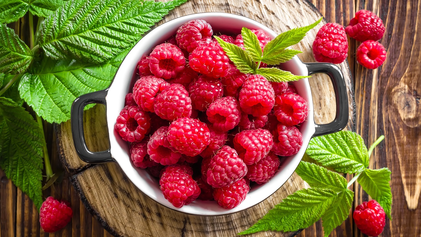 Fresh-red-raspberries-fruit_1366x768.jpg