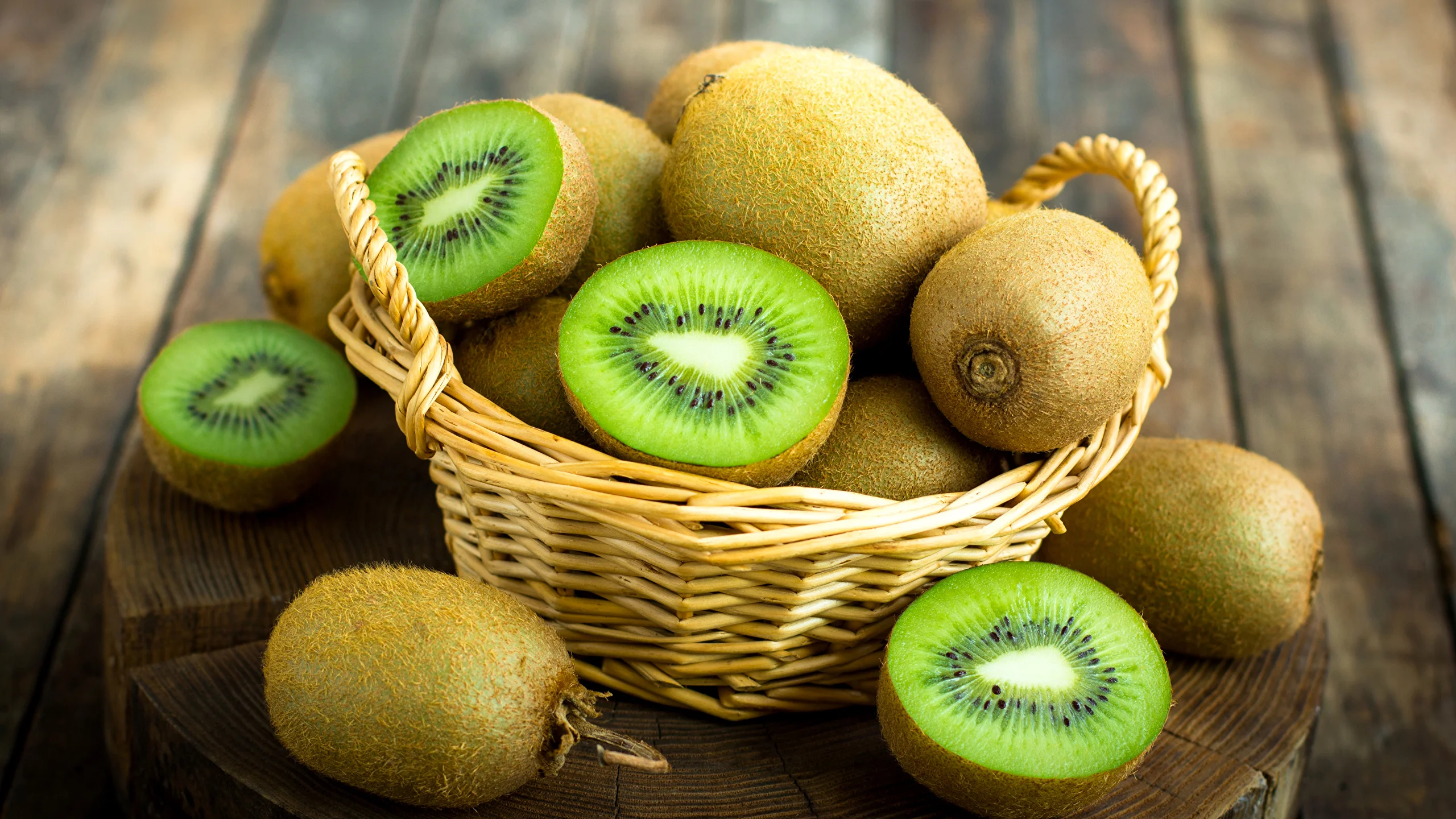 Fruit_Kiwi_Many_Wicker_basket_521594_2560x1440.webp