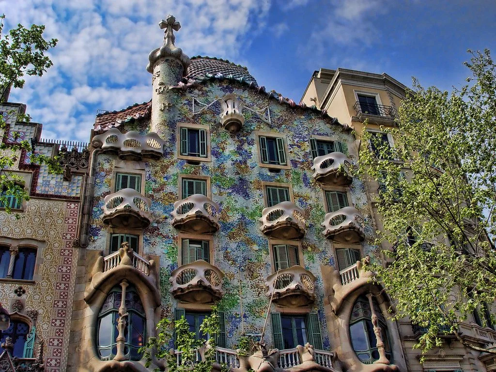 gaudi-dom-battlo.webp