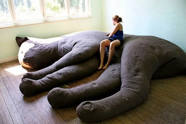 Giant_Kitty_Couch_3.webp