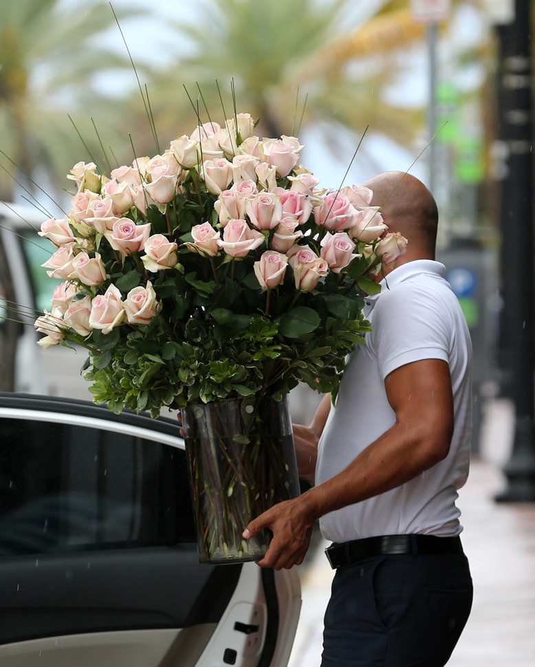 Gigi-Hadid-Birthday-Bouquet.jpg