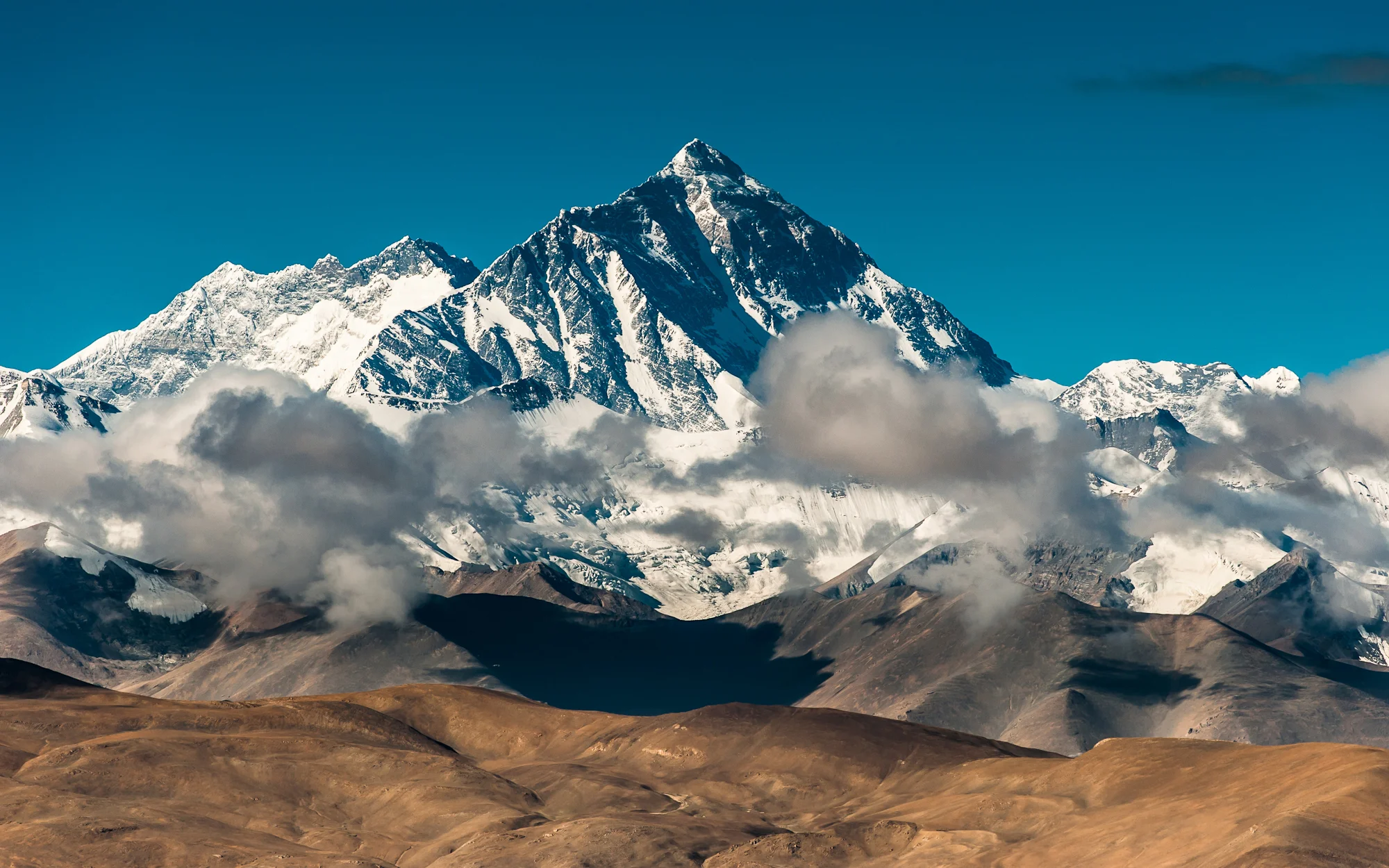 gora-dzhomolungma-everest.webp