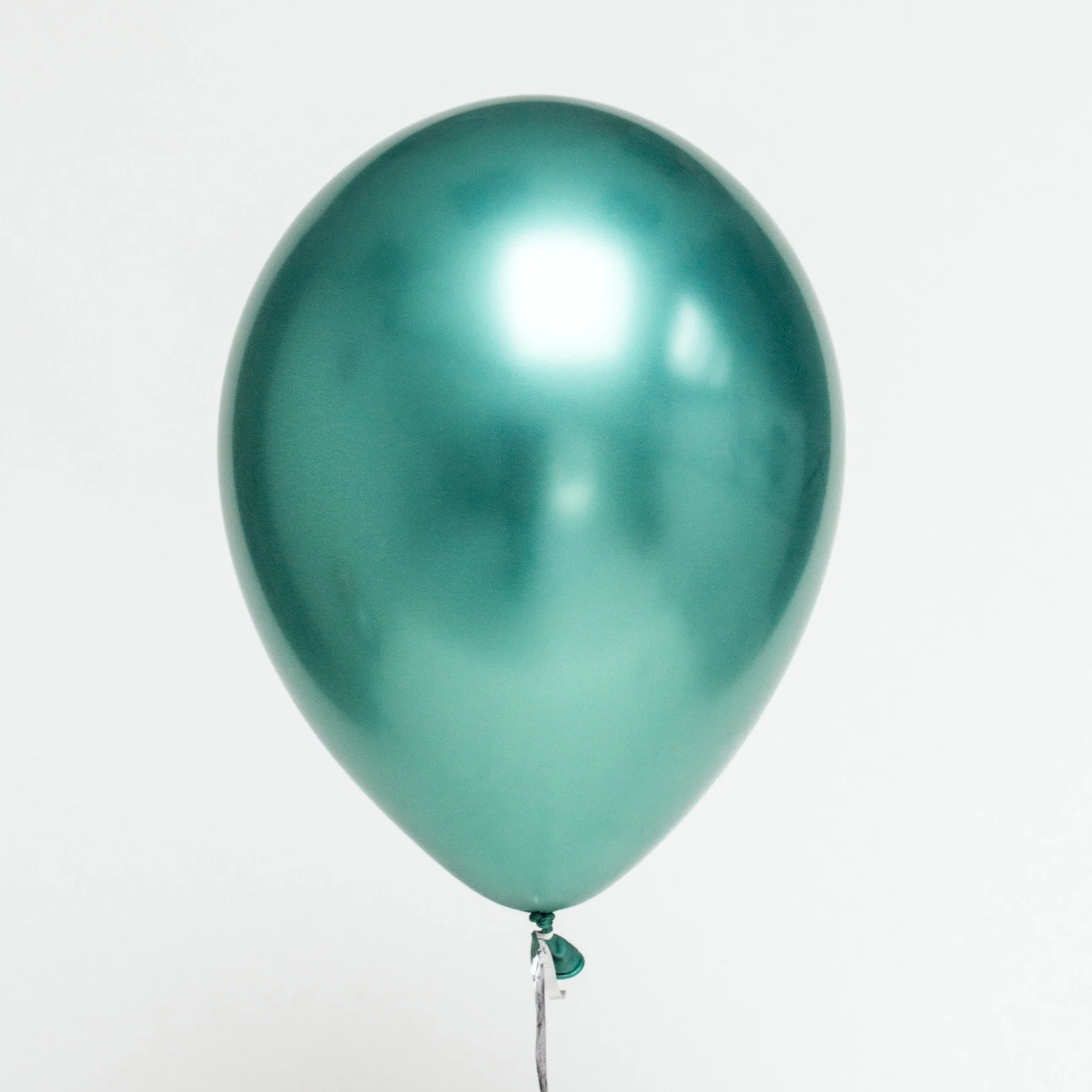Green-Chrome-Balloon_2048x-1.webp