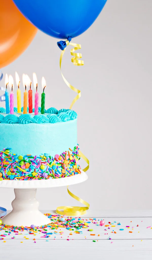 happy-birthday-cake-candles-colorful-den-rozhdeniia-tort-dec.webp
