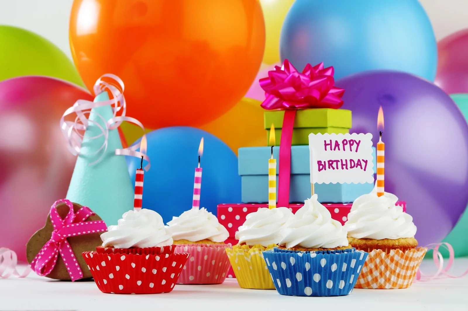 happy-birthday-cupcake-den-7026.webp