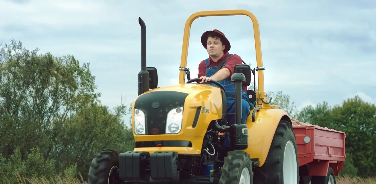 harlamov-traktorist-min.webp