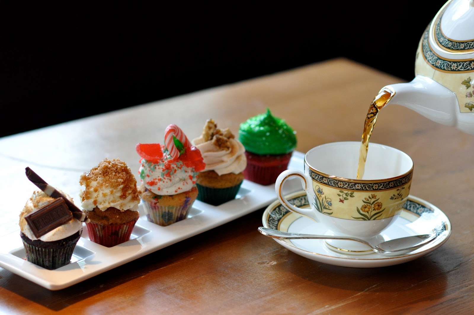 Holiday-Cupcake-Tea-pouring.jpg