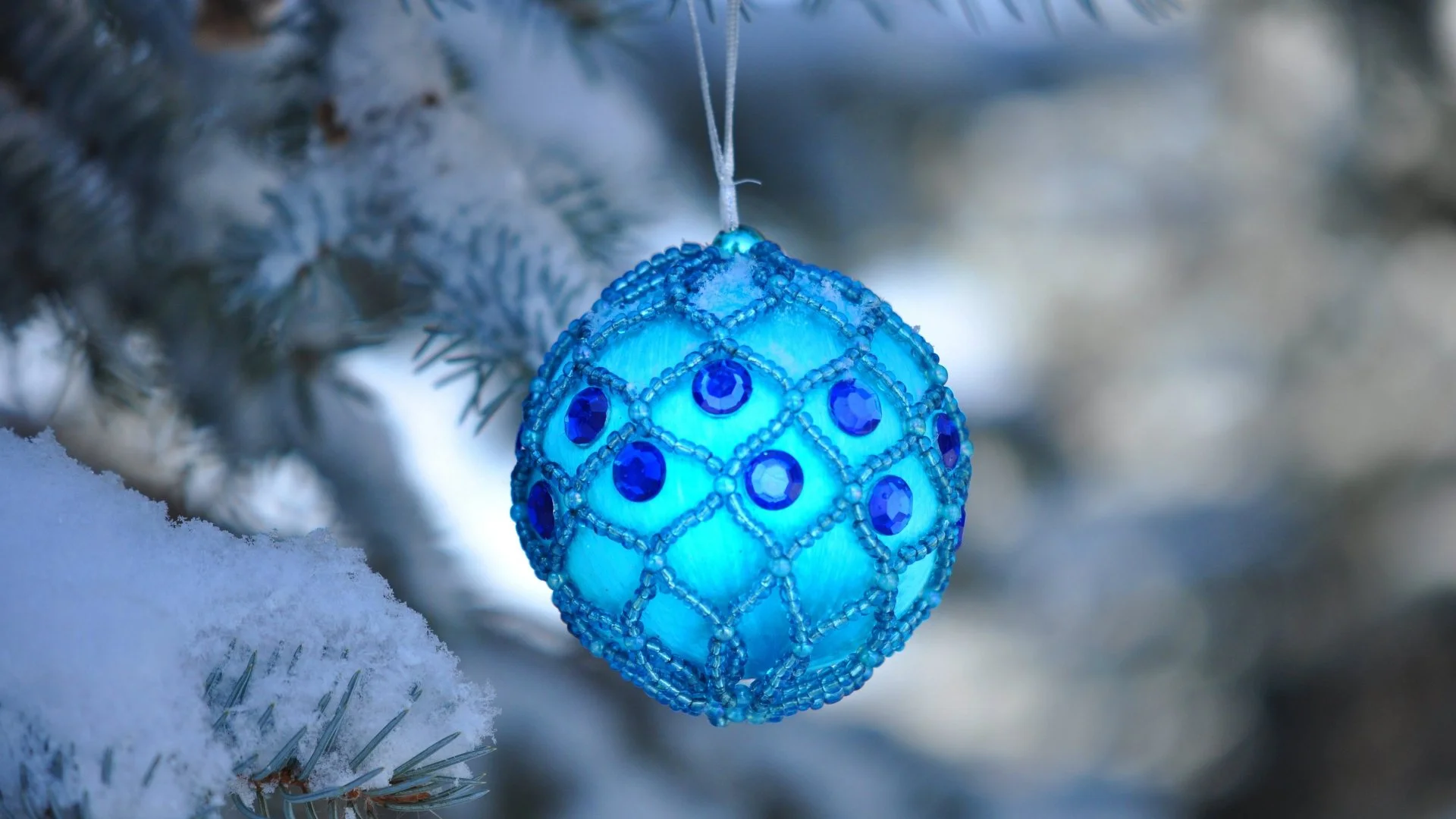 holiday-snow-tree-decoration-ball.webp