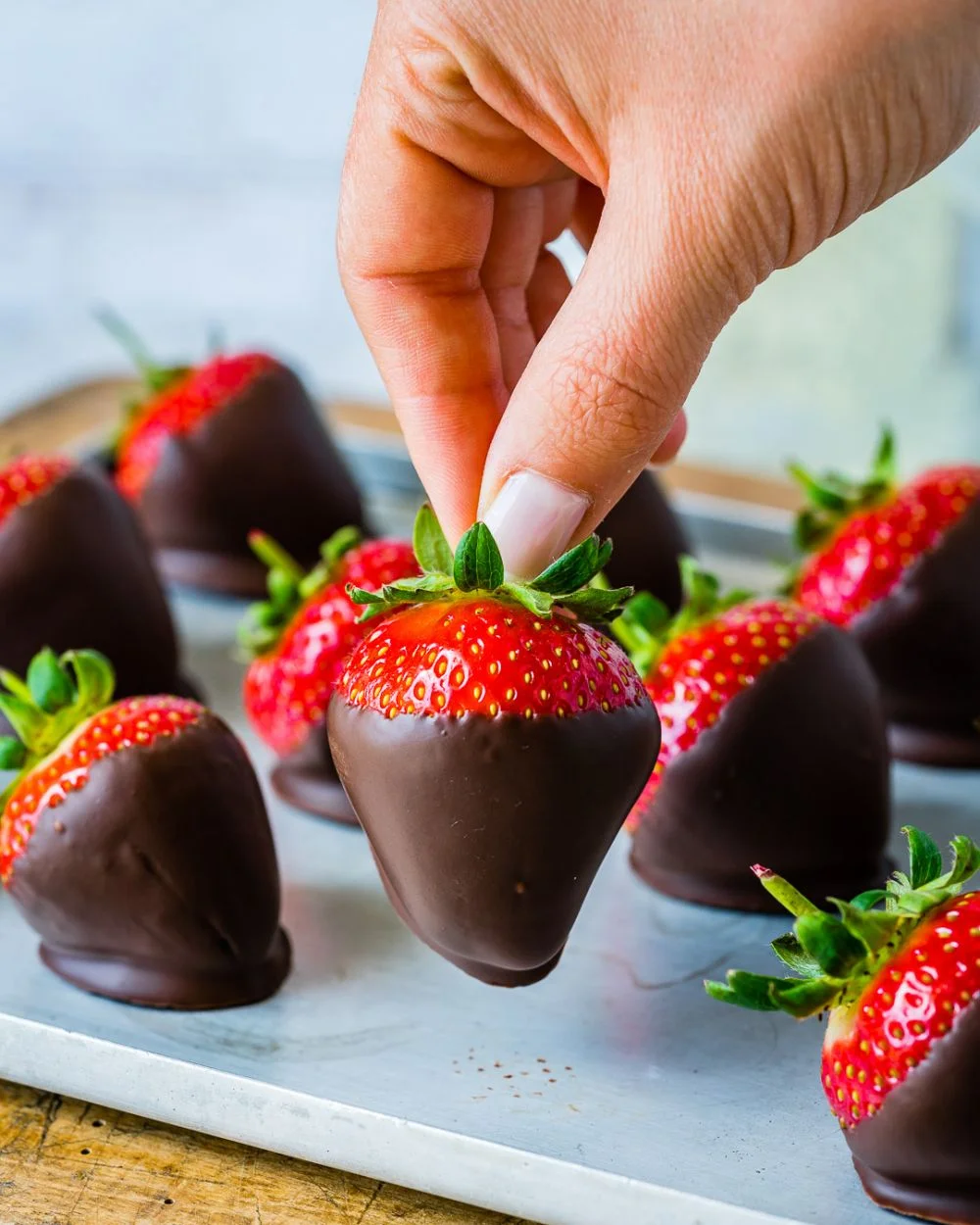 how-to-make-chocolate-covered-strawberries-easy-16-8d390a7fe5c6d3c0de01c12c783d48f2.webp