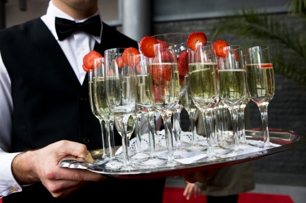 How-to-Save-Money-on-Bar-Service-at-Your-Wedding-6469092-e1282584091112.jpg