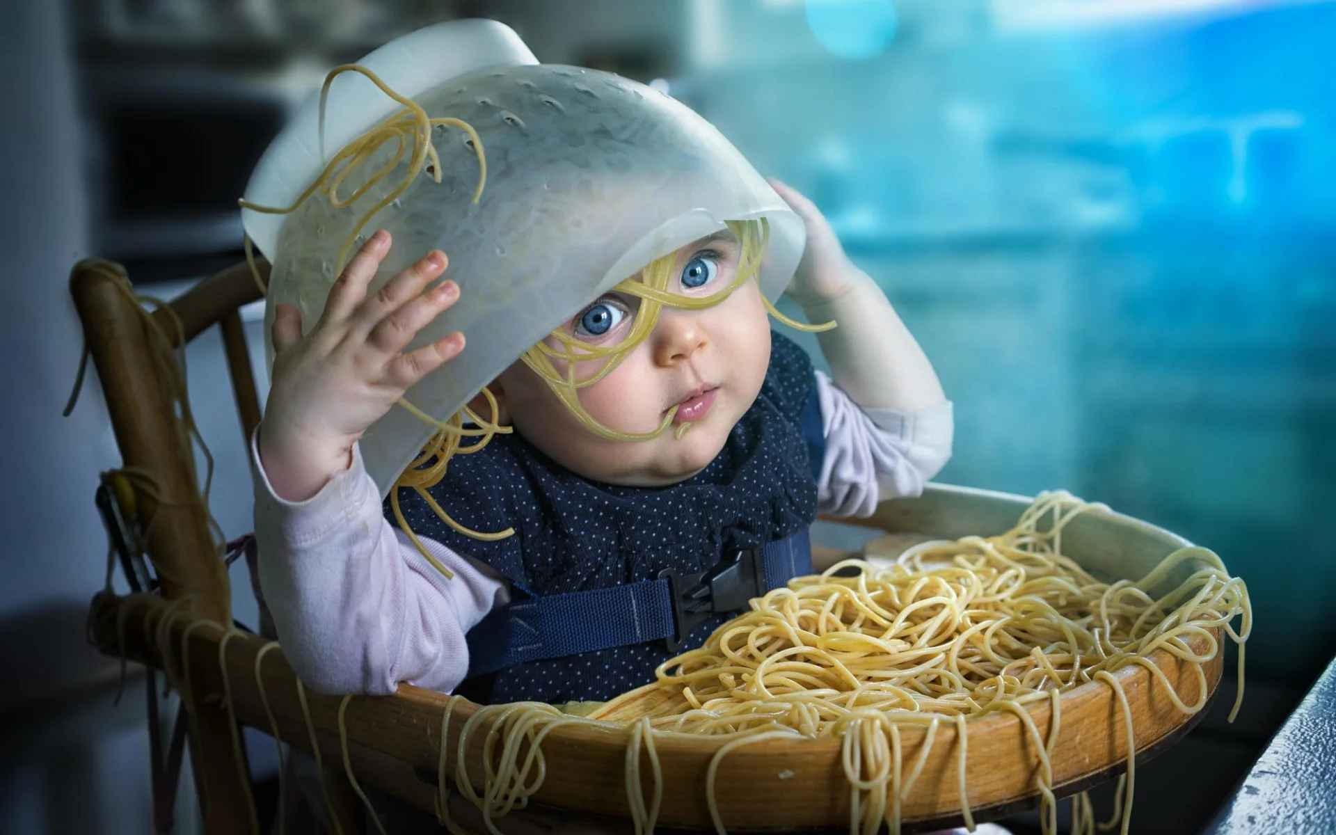 humor-baby-spaghetti-child-243217.webp