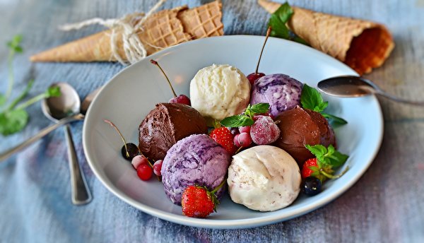 Ice_cream_Dessert_Berry_Plate_Spoon_Balls_564592_600x344.jpg