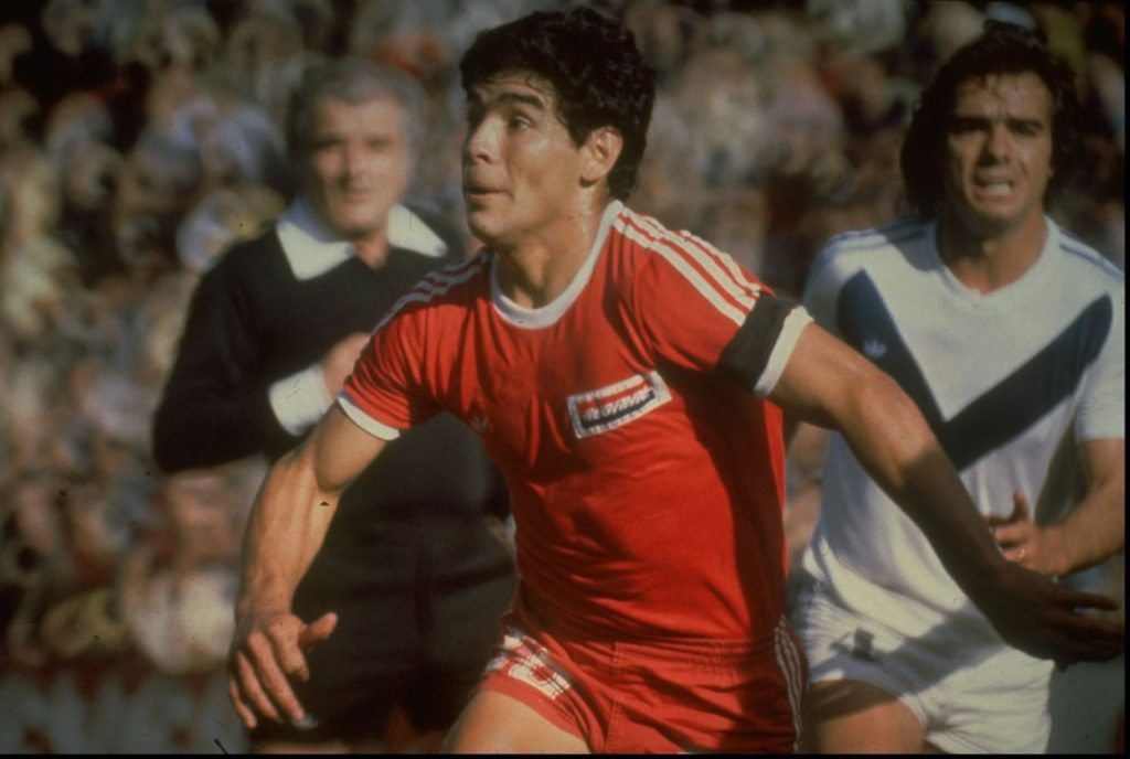 igrok-arhentinos-huniors-diego-maradona-1024x688.jpg