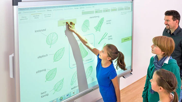Interaktive-Tafel-32993-3.webp