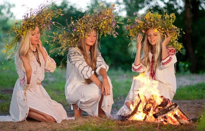 ivan-kupala-girls-around-campfire.webp