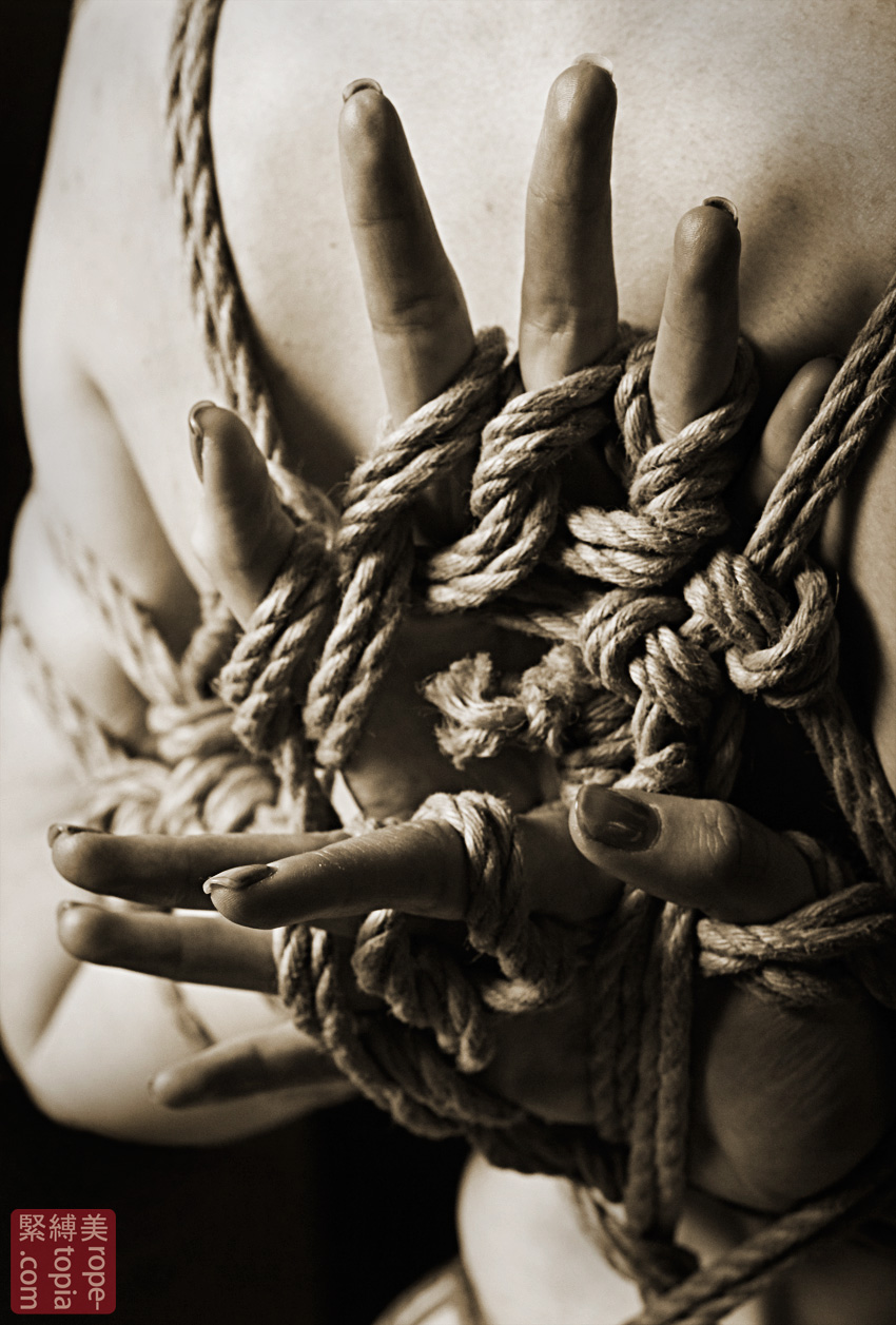 japanese-rope-tie-1.jpg