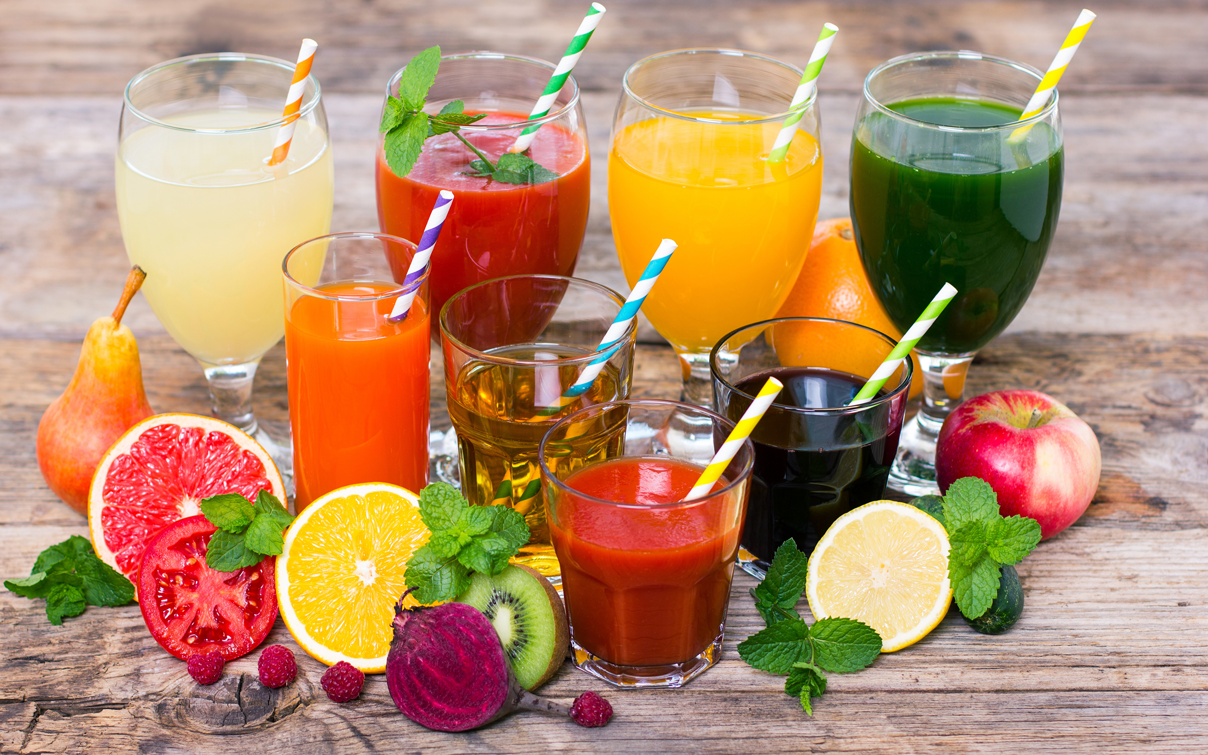 Juice_Drinks_Fruit_Vegetables_Apples_Wood_planks_544487_3840x2400.jpg