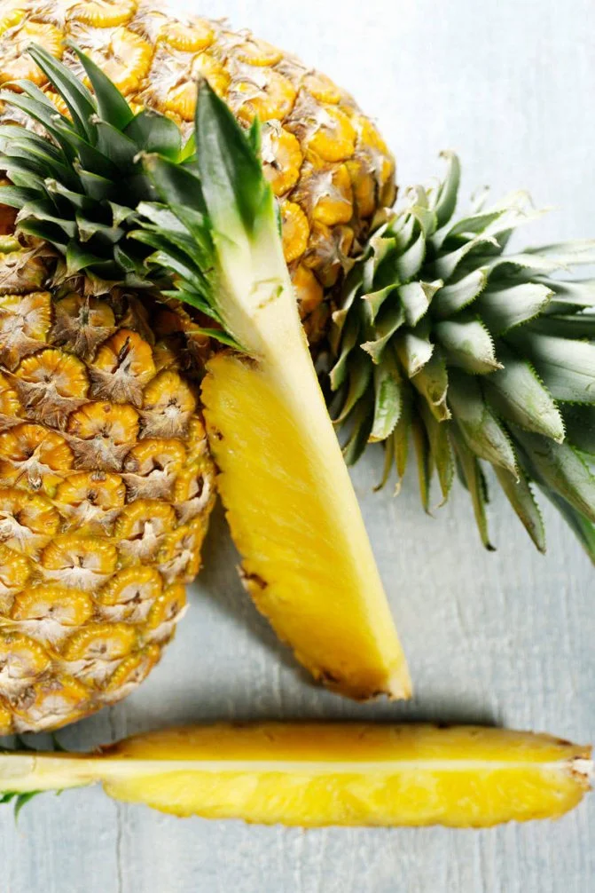 kak-pravilno-chistit-ananas-12.webp