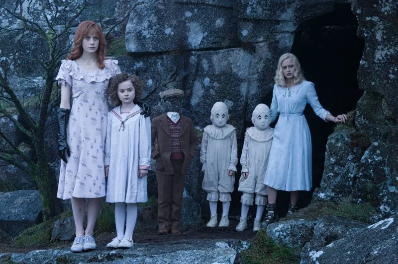 kinoprosmotr.net_kinopoisk.ru-miss-peregrine_27s-home-for-peculiar-children-2736011.webp