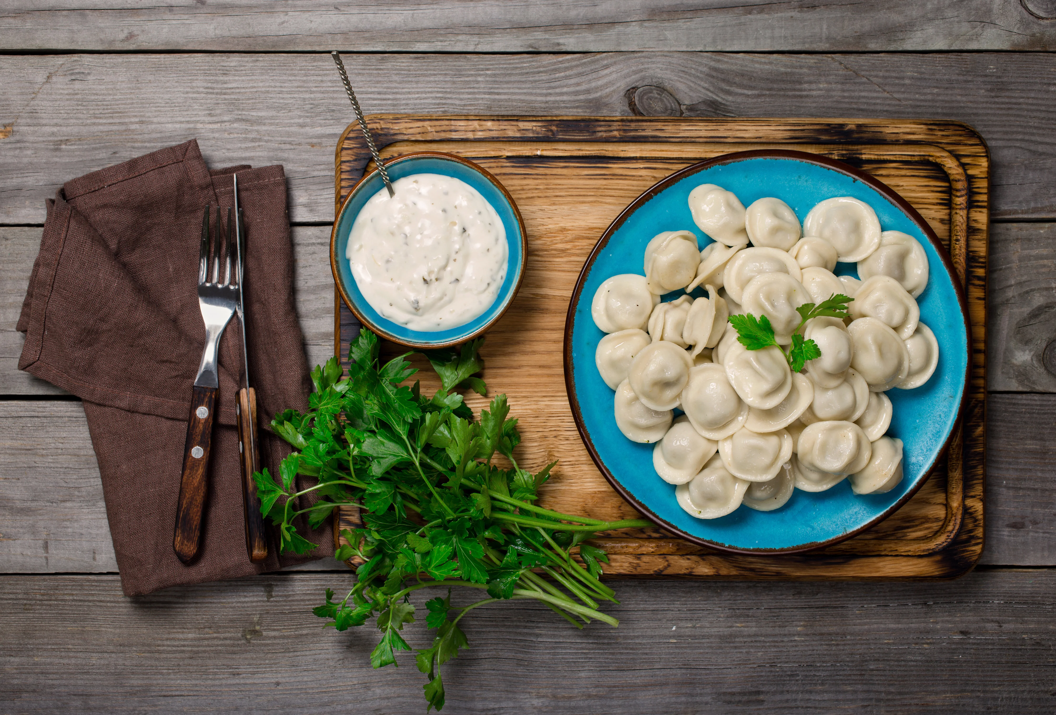 Knife_Wood_planks_Pelmeni_Plate_Cutting_board_Fork_518980_5361x3629.webp