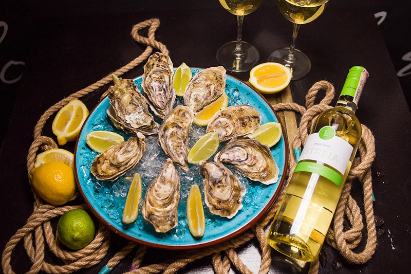 Конкурс-с-устрицами-ресторан-Фиджи-Подол.webp