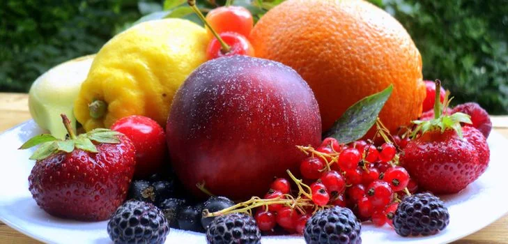krasivaja-podacha-fruktov-1.webp